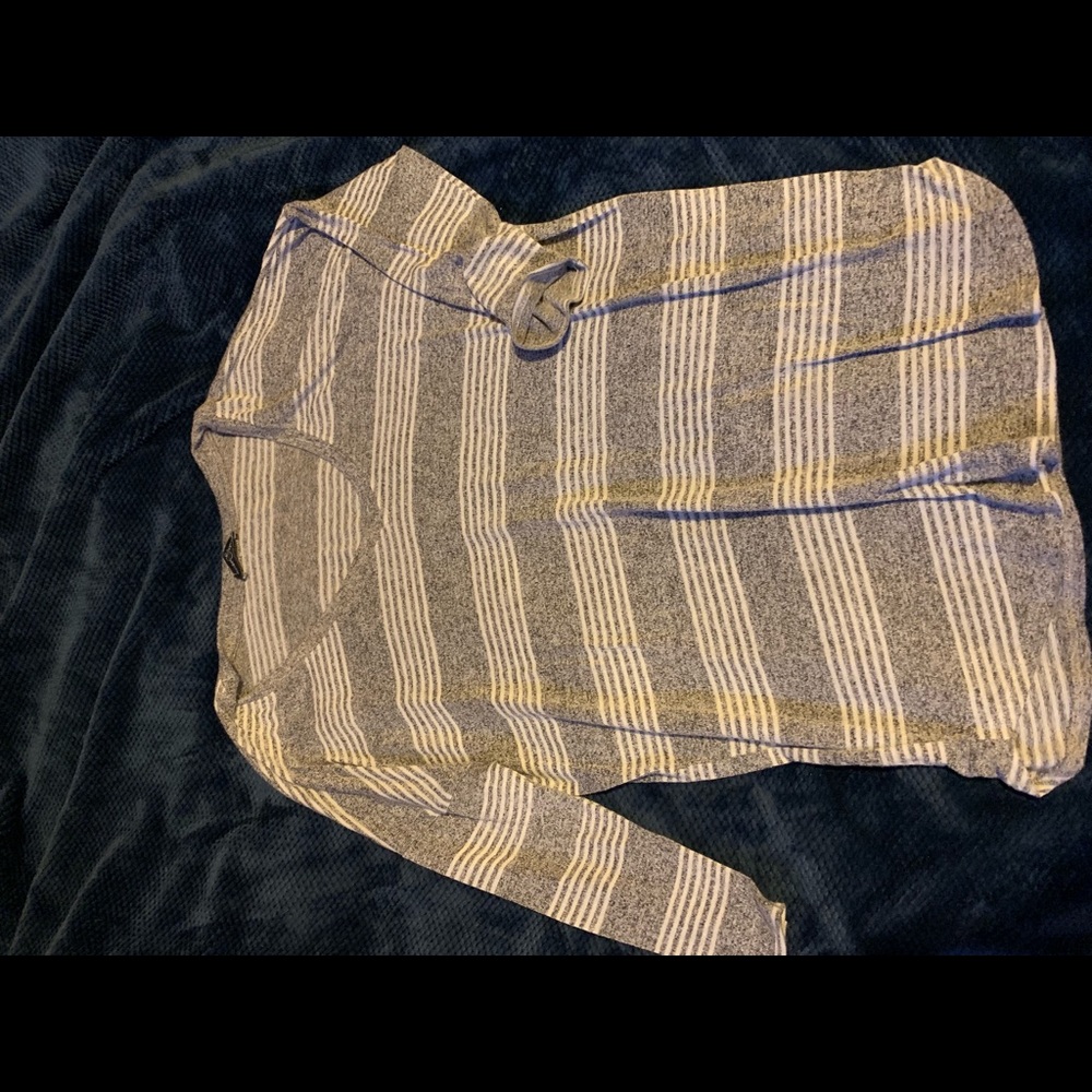 Grey and white striped quarter sleeve top